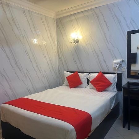 V Hotel Teluk Intan Bagian luar foto