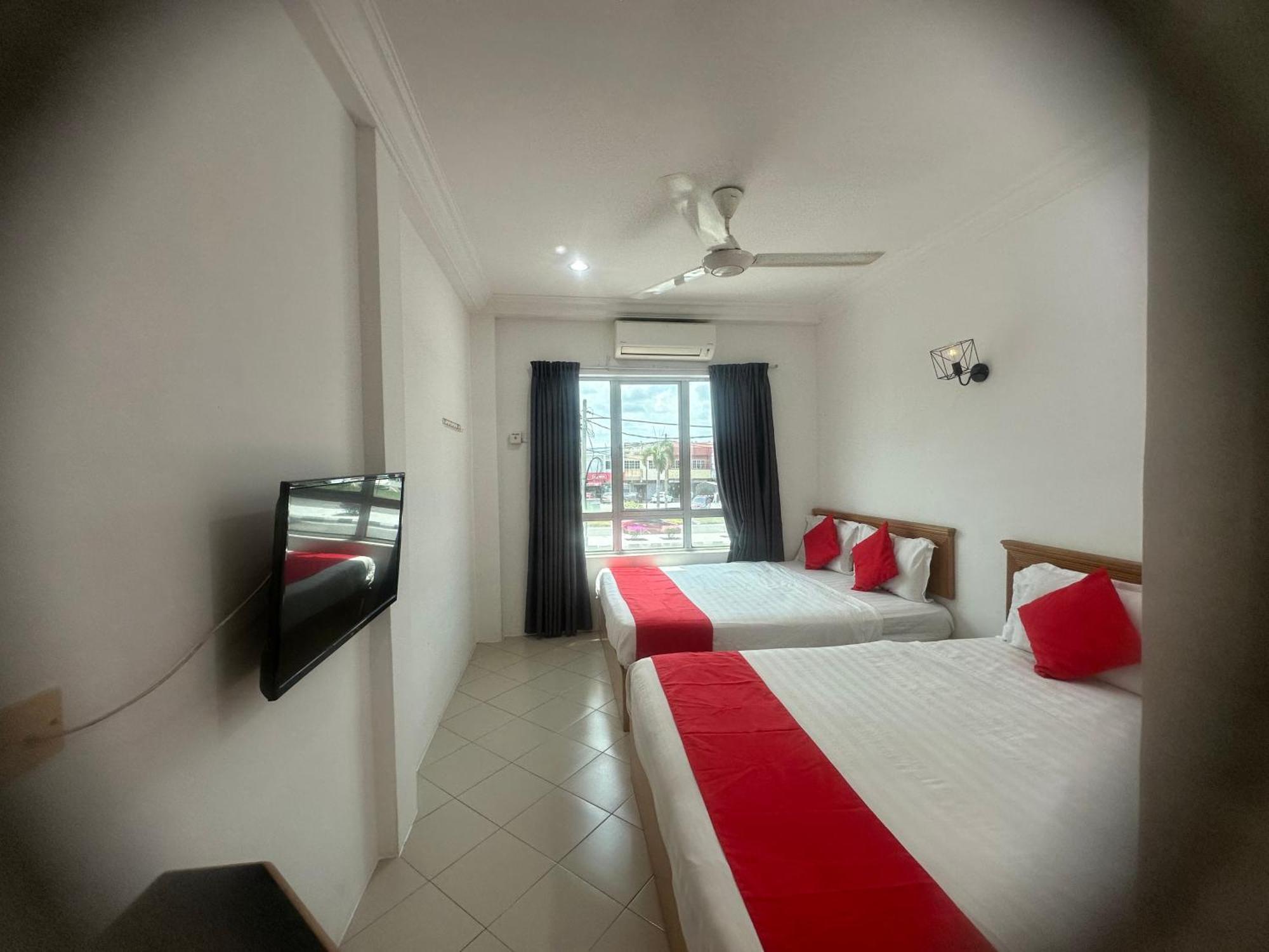 V Hotel Teluk Intan Bagian luar foto