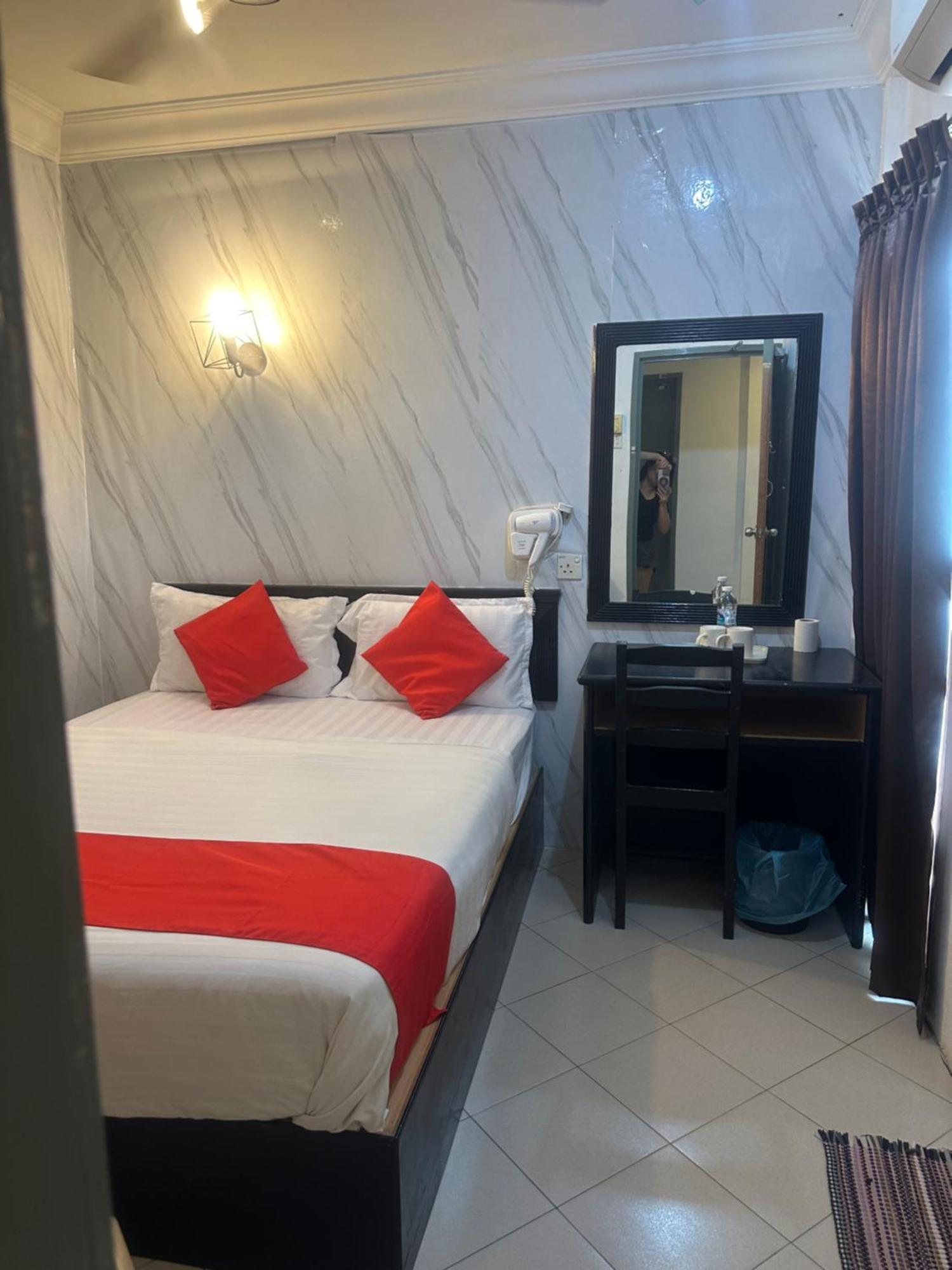 V Hotel Teluk Intan Bagian luar foto