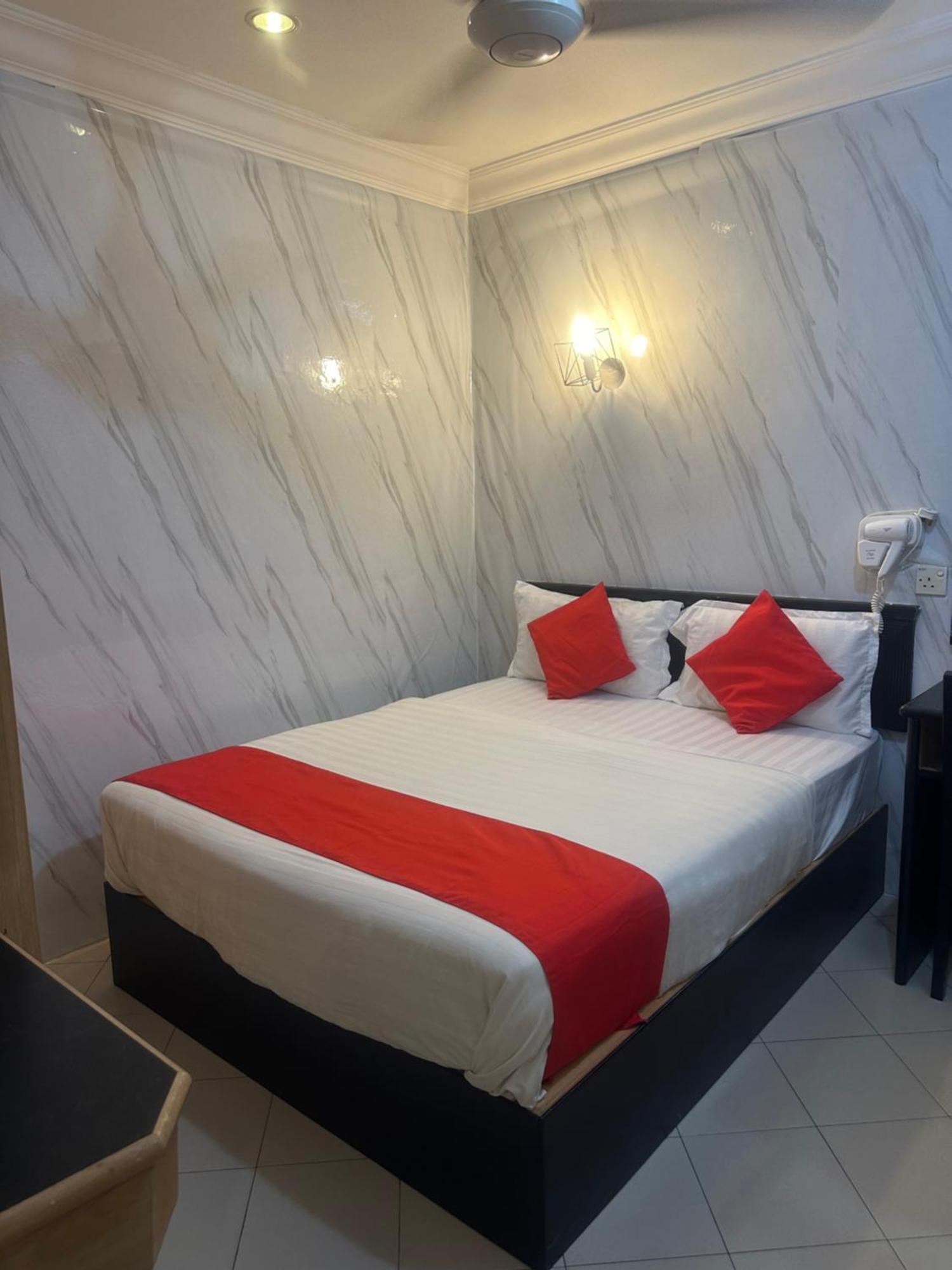 V Hotel Teluk Intan Bagian luar foto