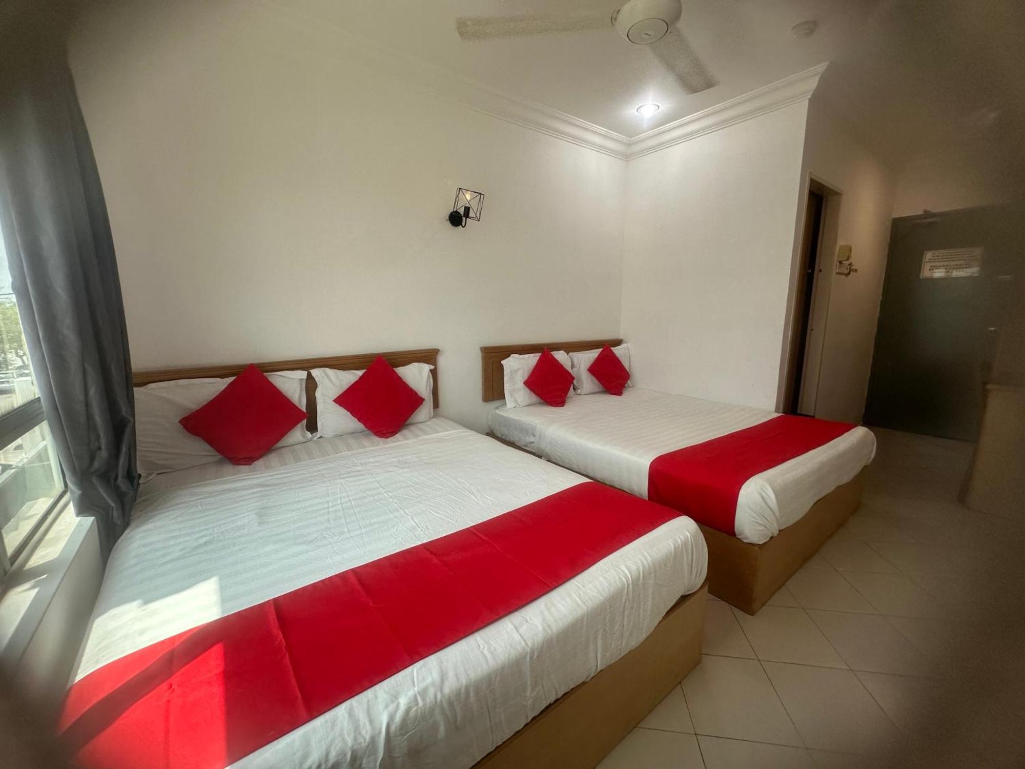 V Hotel Teluk Intan Bagian luar foto