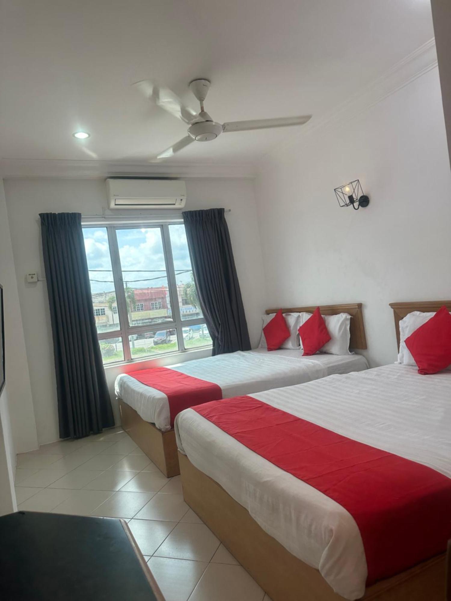 V Hotel Teluk Intan Bagian luar foto