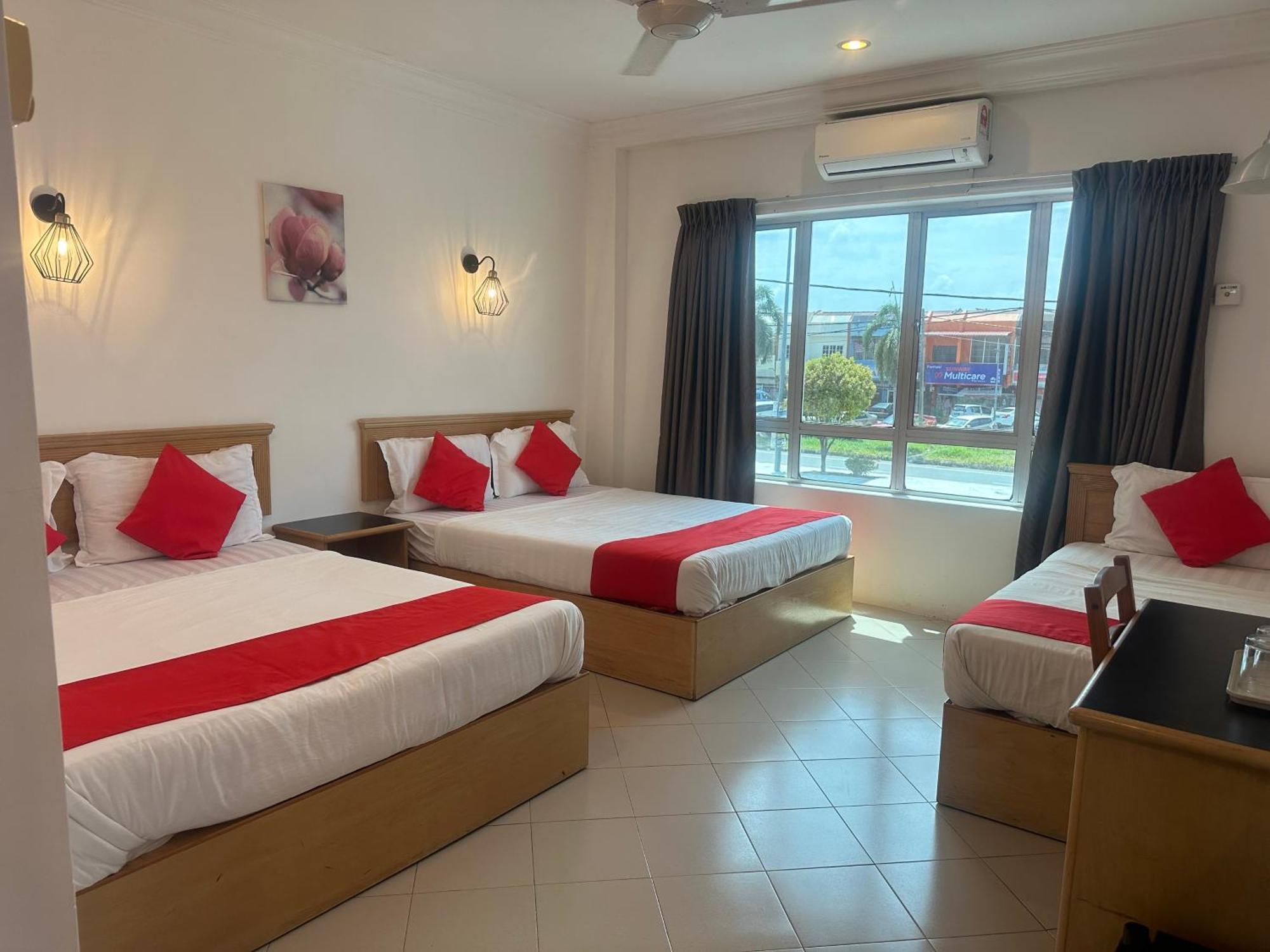 V Hotel Teluk Intan Bagian luar foto
