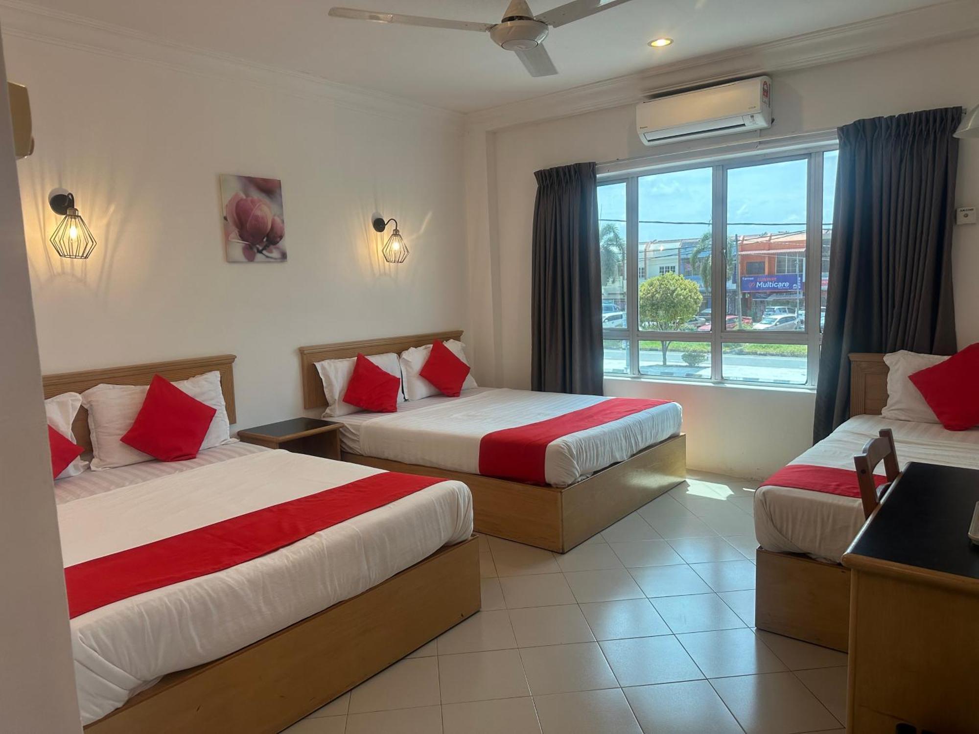 V Hotel Teluk Intan Bagian luar foto