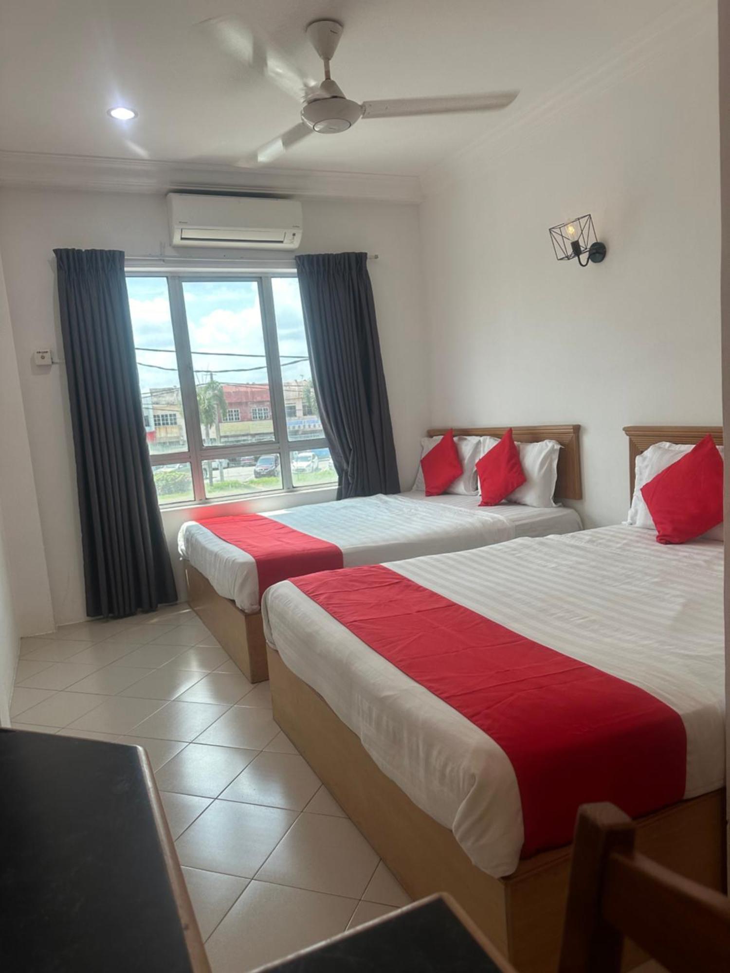 V Hotel Teluk Intan Bagian luar foto