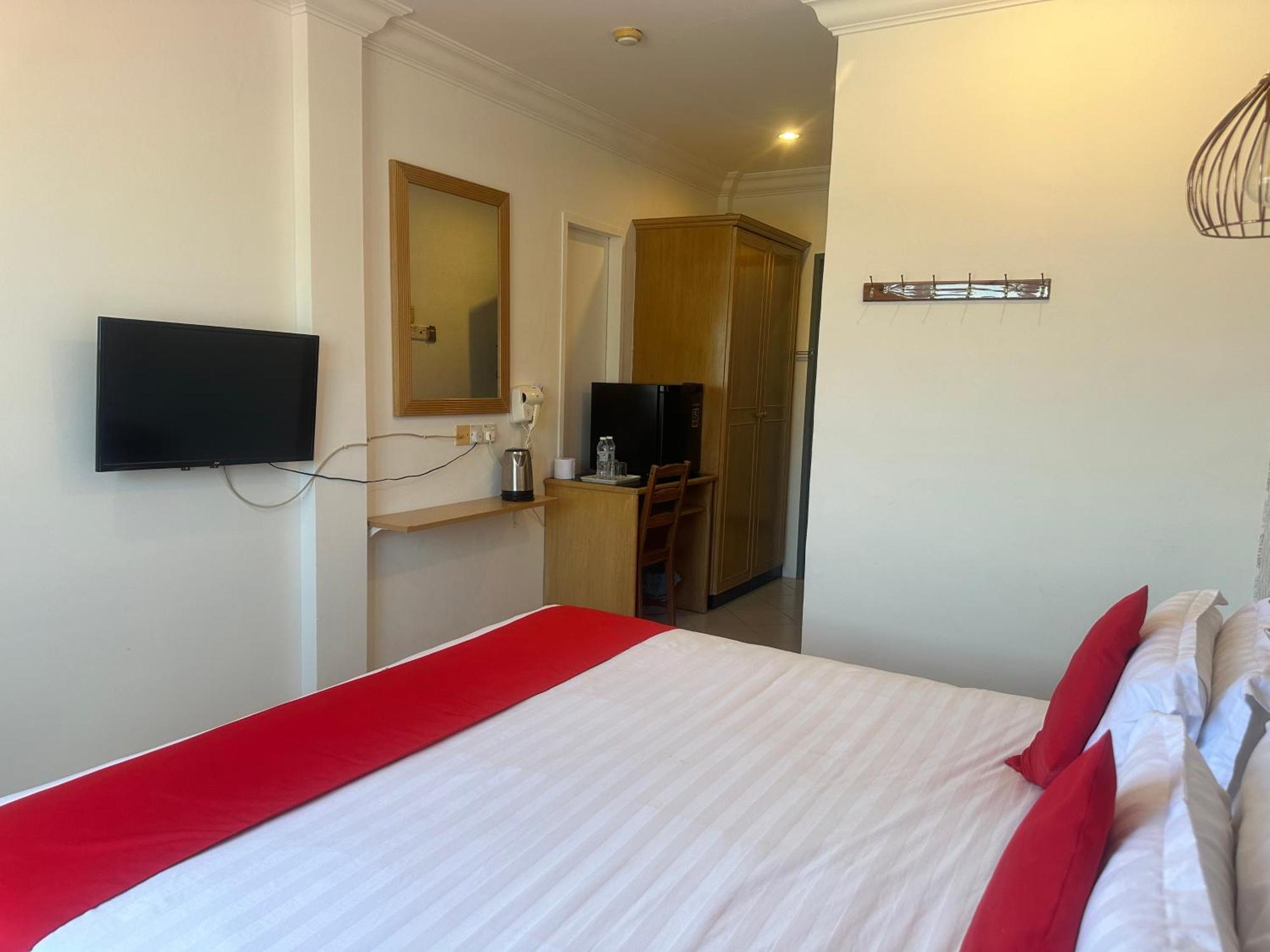V Hotel Teluk Intan Bagian luar foto